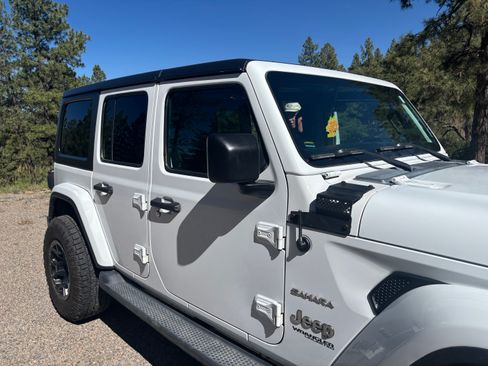 Used 2019 Jeep Wrangler Unlimited Sahara w/ Safety Group AWD/4WD image 4