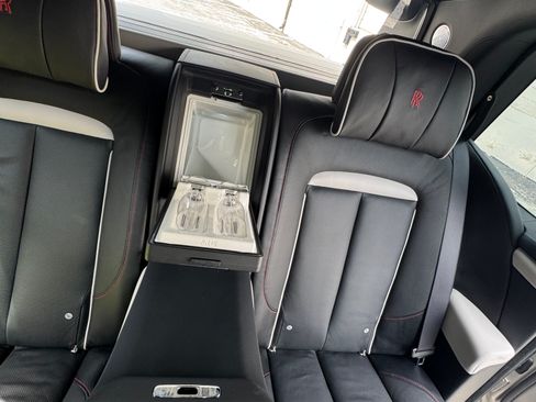 Used 2022 Rolls-Royce Cullinan Black Badge w/ Dark Exterior Package AWD/4WD image 23