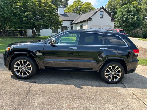Used 2018 Jeep Grand Cherokee Overland RWD image 5