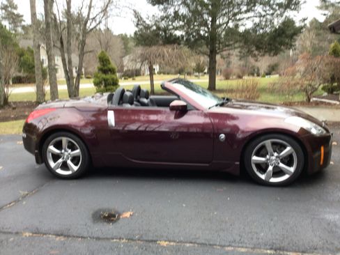Used 2006 Nissan 350Z Touring image 2