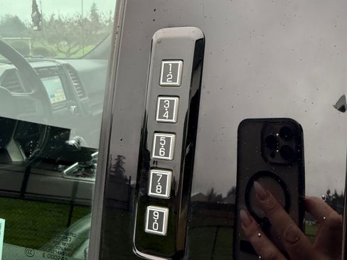 Used 2018 Ford F150 Limited image 16