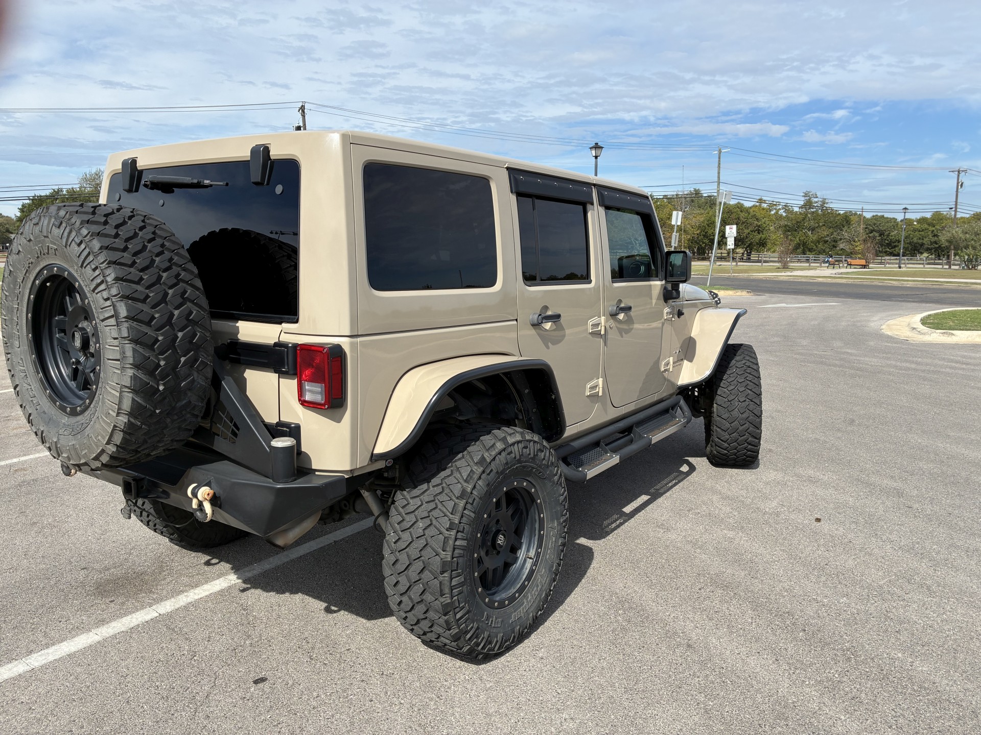 Used 2016 Jeep Wrangler Unlimited Sahara w/ Connectivity Group AWD/4WD image 5