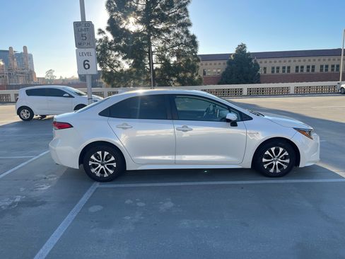 Used 2021 Toyota Corolla LE w/ Carpet Mat Package (TMS) image 14