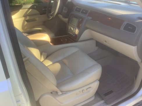 Used 2013 Chevrolet Tahoe LTZ image 11