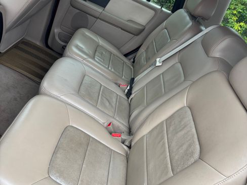 Used 2004 Ford Expedition XLT AWD/4WD image 5