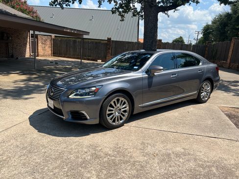 Used 2013 Lexus LS 460 L w/ Preferred Accessory Package RWD image 4