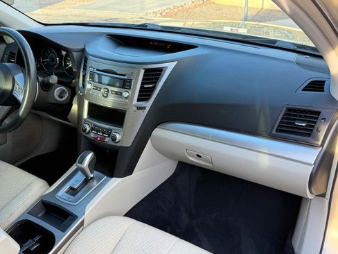 Used 2010 Subaru Outback 2.5i AWD/4WD image 18
