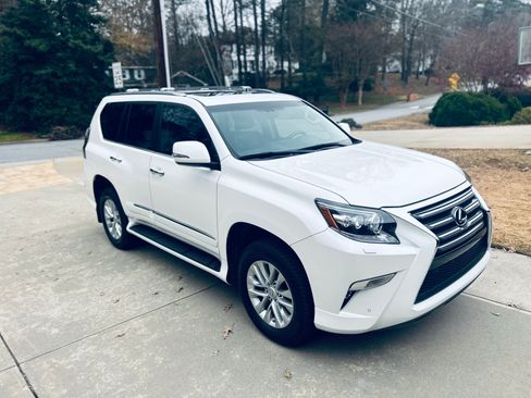 Used 2019 Lexus GX 460 image 4