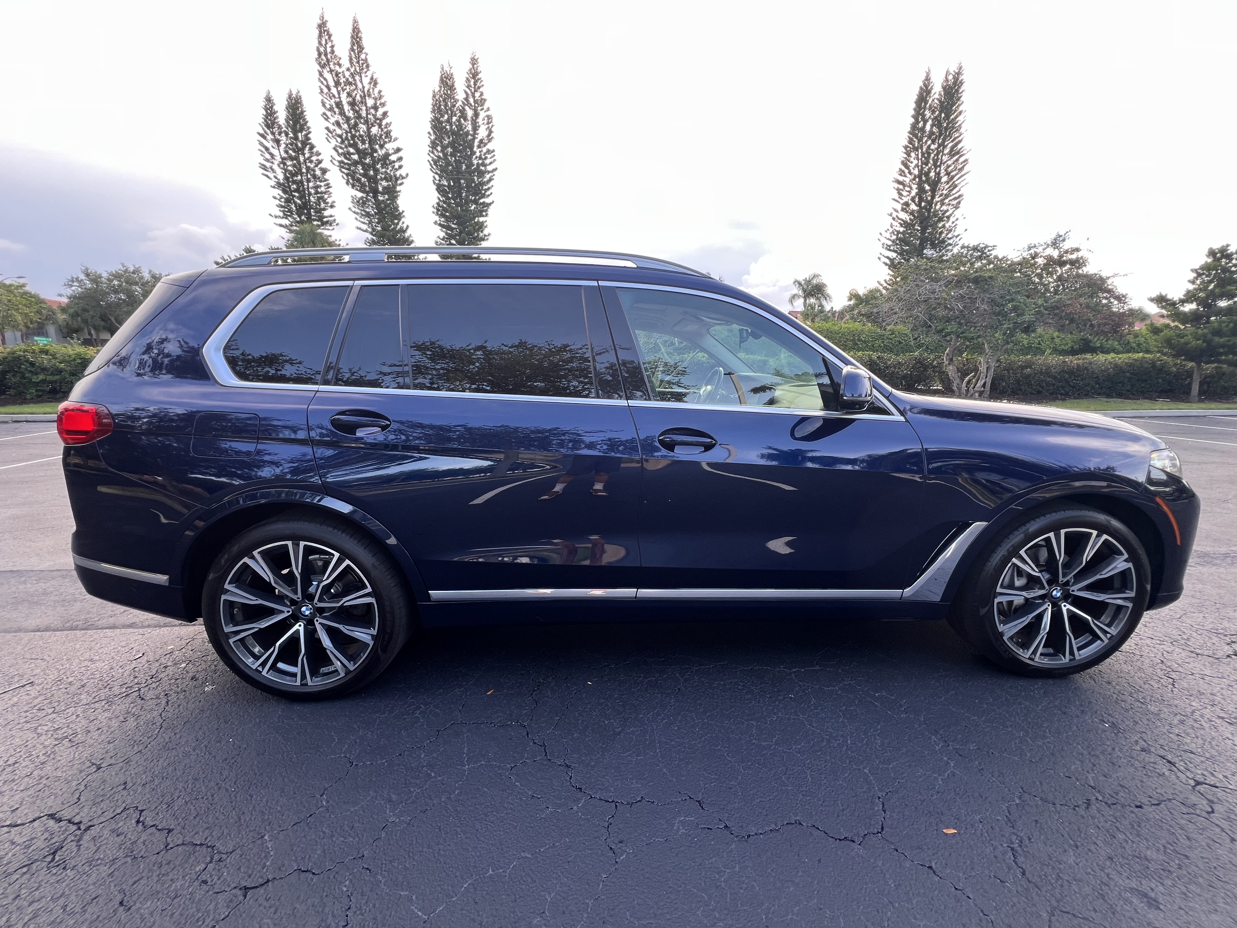Used 2021 BMW X7 xDrive40i w/ Premium Package 2 AWD/4WD image 6