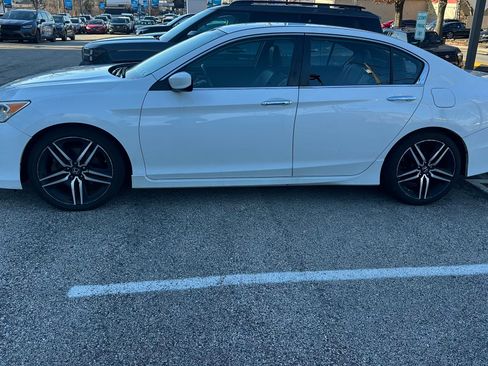 Used 2017 Honda Accord Sport Special Edition image 6