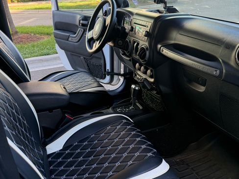 Used 2013 Jeep Wrangler Sport image 12