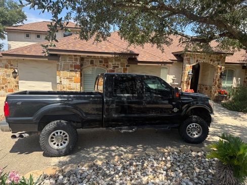 Used 2014 Ford F250 Lariat w/ Lariat Interior Package image 2