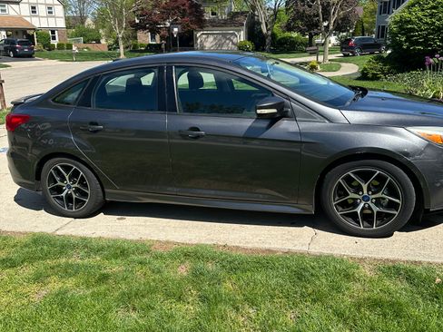 Used 2015 Ford Focus SE w/ SE Sport Package FWD image 14