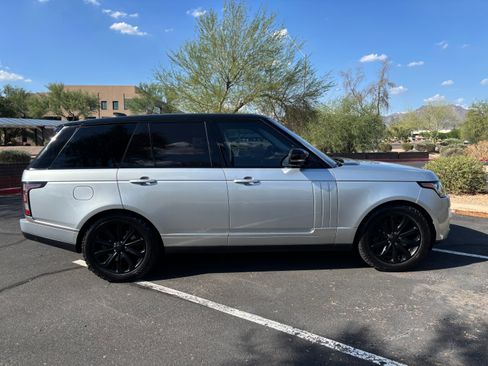 Used 2017 Land Rover Range Rover HSE image 4