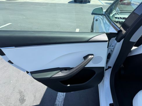 Used 2024 Tesla Model 3 Long Range RWD image 17