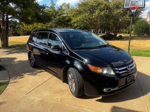 Used 2014 Honda Odyssey Touring Elite image 4