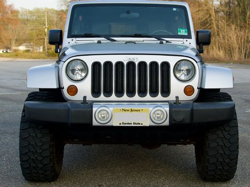 Used 2010 Jeep Wrangler Unlimited Sahara w/ Dual Top Group image 6