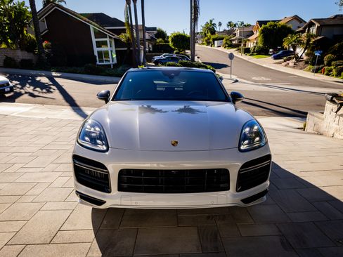 Used 2022 Porsche Cayenne Turbo image 8