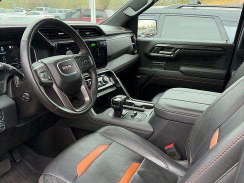 Used 2024 GMC Sierra 1500 AT4 w/ Technology Package image 8