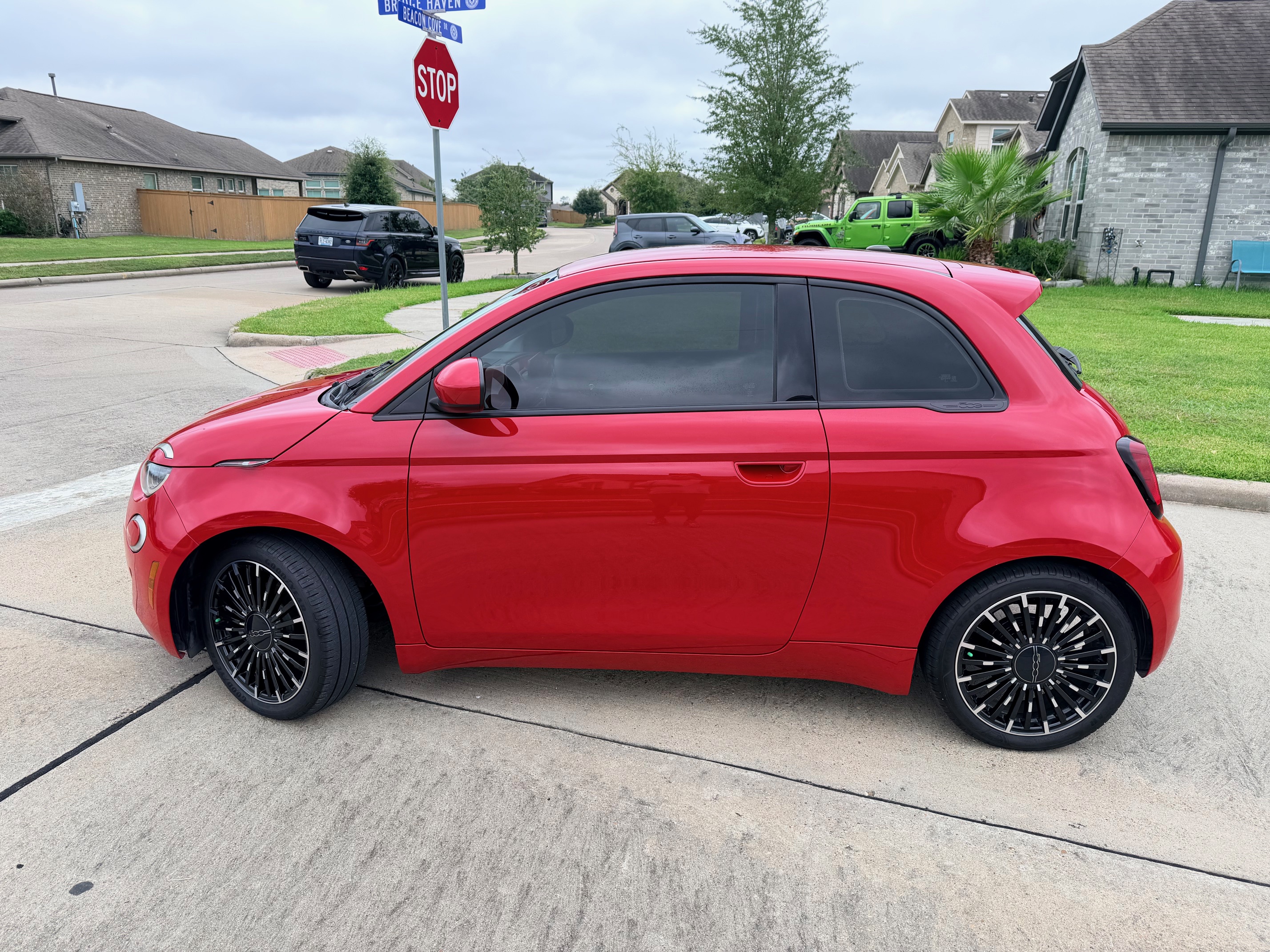 Used 2024 FIAT 500 e (RED) FWD image 2