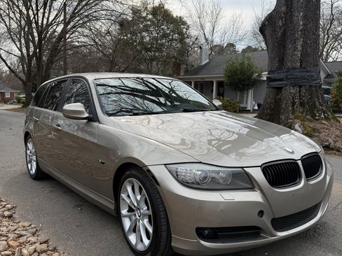 Used 2012 BMW 328i xDrive Wagon image 4