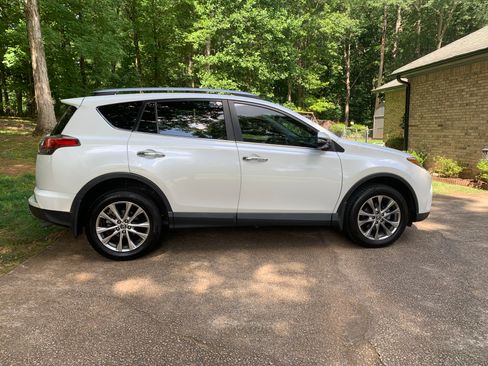 Used 2018 Toyota RAV4 Limited w/ Advanced Technology Package FWD image 29