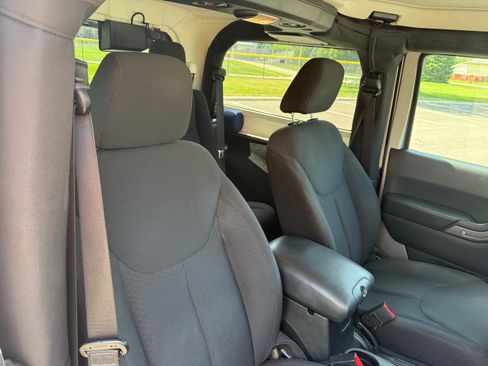 Used 2016 Jeep Wrangler Sport AWD/4WD image 17