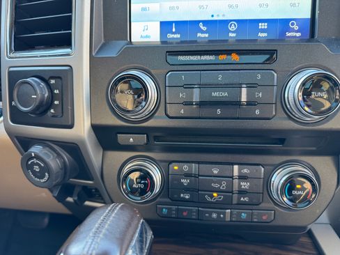 Used 2018 Ford F150 Lariat w/ Equipment Group 502A Luxury image 15