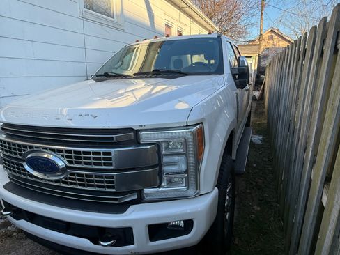 Used 2017 Ford F250 Platinum w/ Platinum Ultimate Package image 2