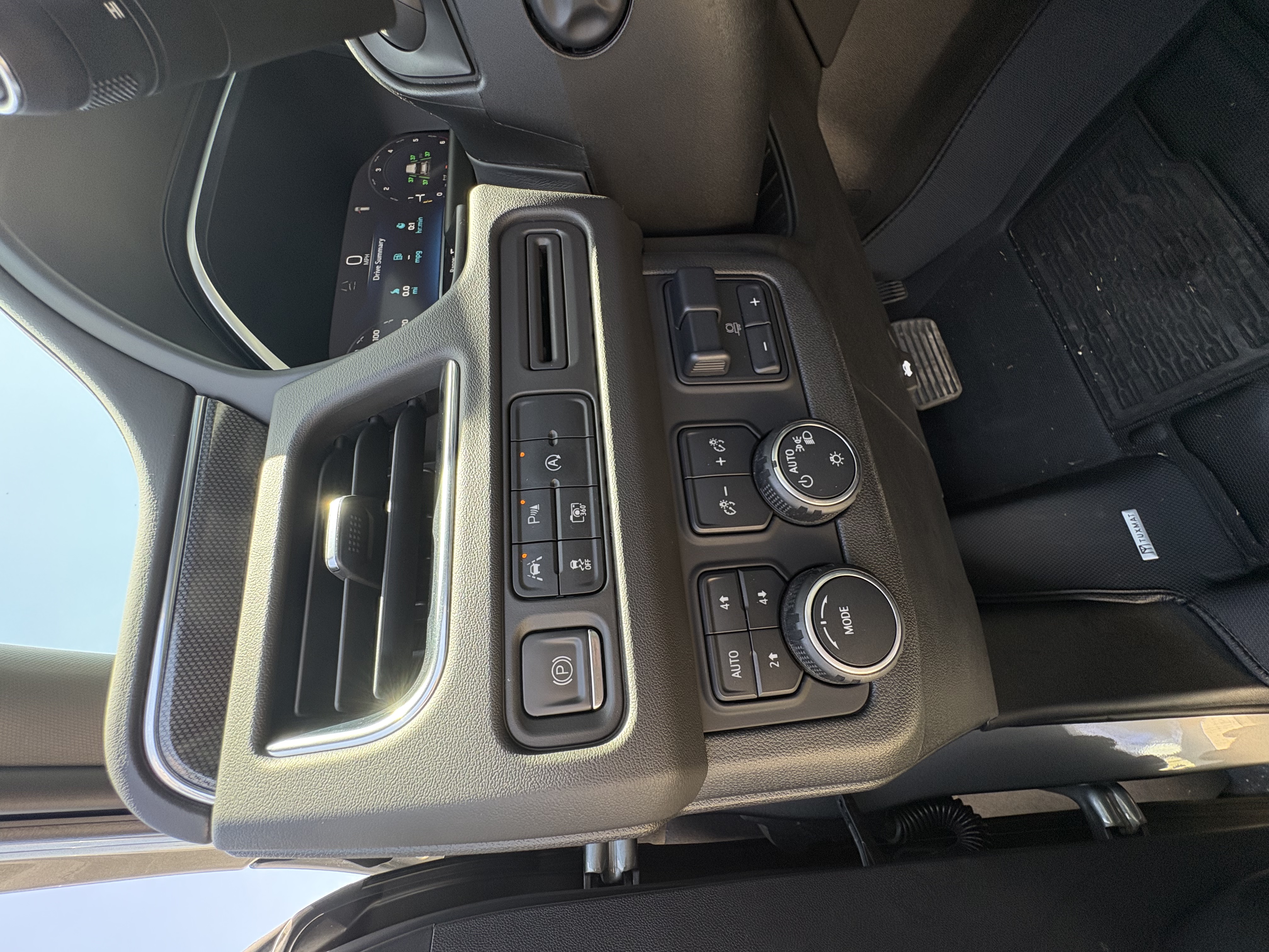 Used 2023 Chevrolet Suburban RST w/ Sport Performance Package AWD/4WD image 15