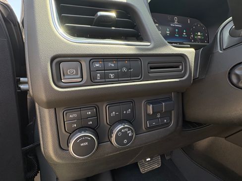Used 2023 Chevrolet Suburban RST w/ Sport Performance Package AWD/4WD image 15