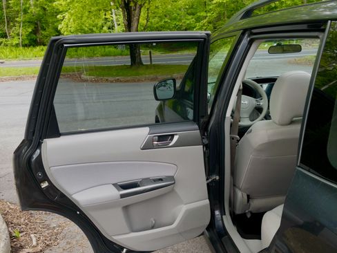 Used 2012 Subaru Forester 2.5X Premium AWD/4WD image 18