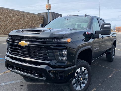 Used 2024 Chevrolet Silverado 2500 Custom w/ Custom Value Package image 1