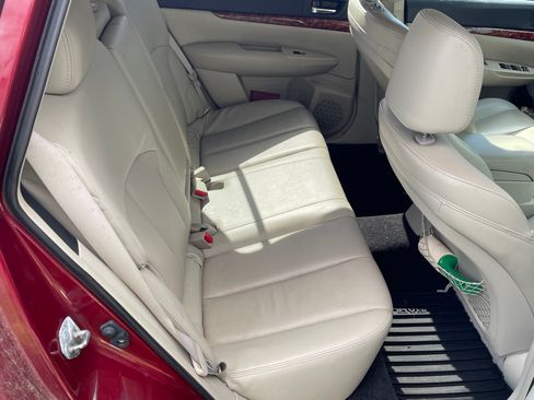 Used 2011 Subaru Outback 2.5i Limited w/ PWR Moonroof Pkg image 5