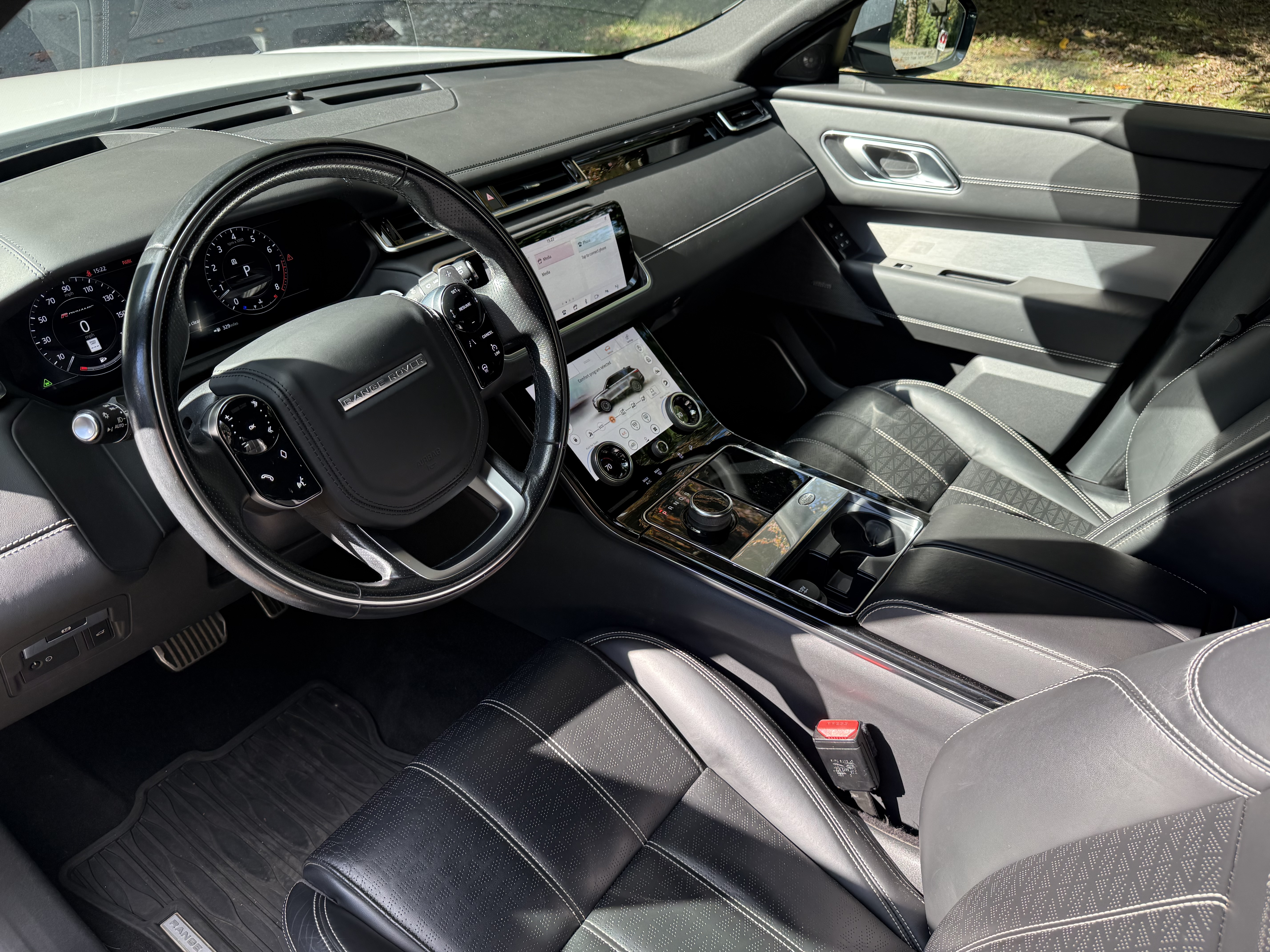 Used 2018 Land Rover Range Rover Velar R-Dynamic HSE AWD/4WD image 11