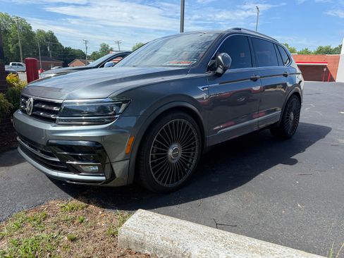 Used 2019 Volkswagen Tiguan SEL Premium R-Line AWD/4WD image 2