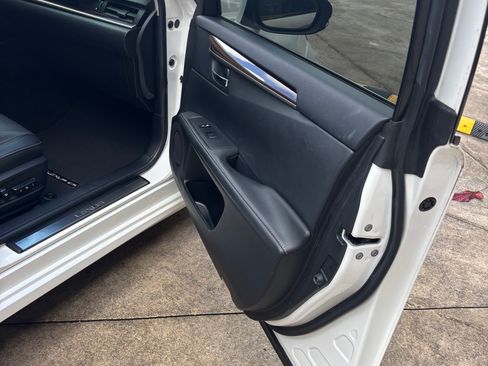 Used 2014 Lexus ES 350 350 Sedan 4D w/ Premium Package image 16