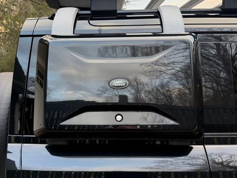 Used 2020 Land Rover Defender 110 SE image 16