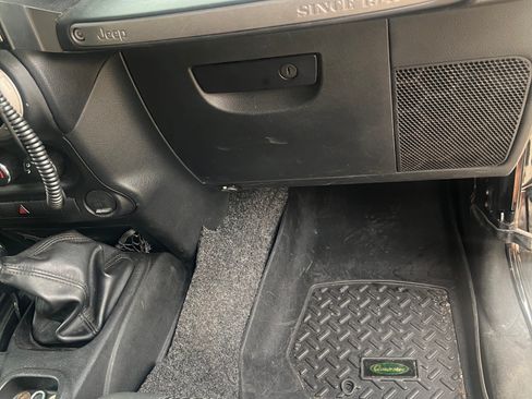 Used 2012 Jeep Wrangler Unlimited Sport image 11