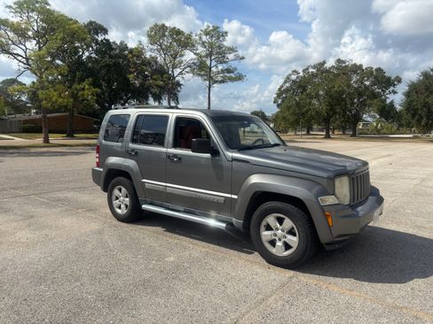 Used 2012 Jeep Liberty Sport w/ Popular Equipment Group RWD image 6