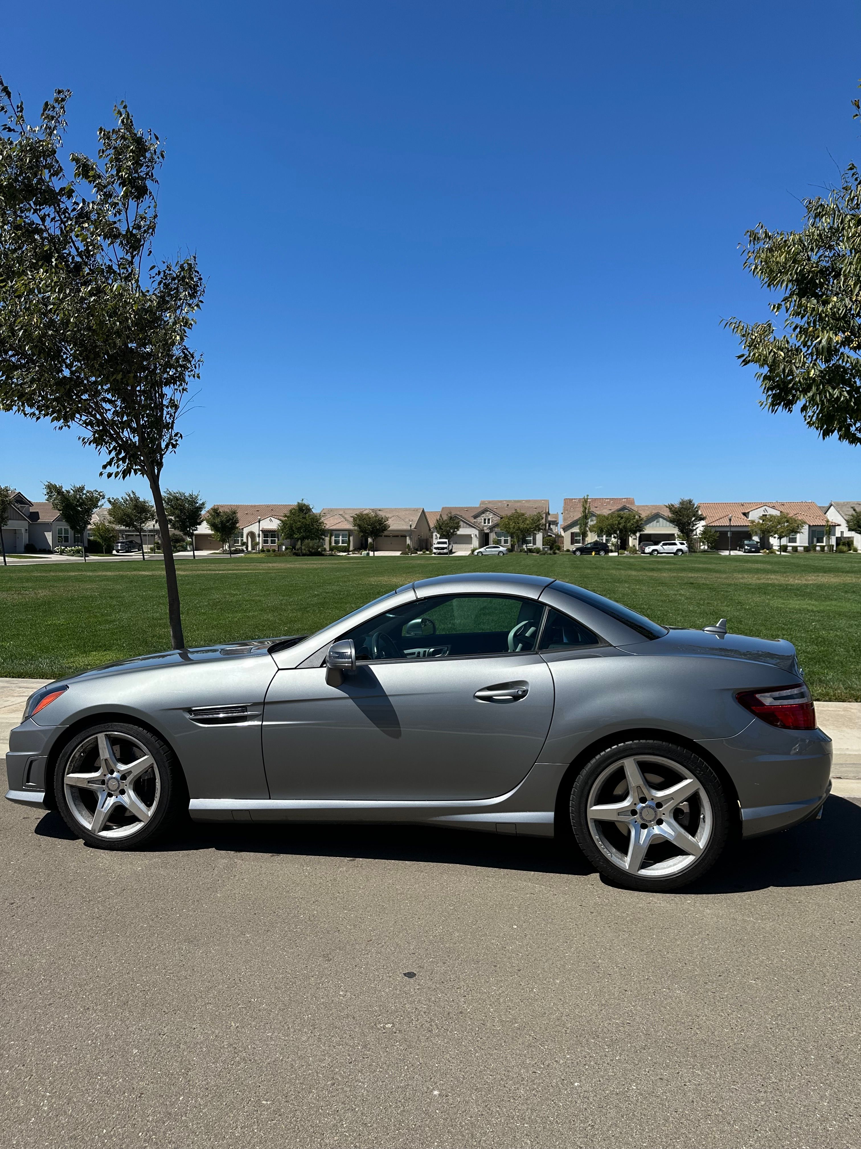 Used 2013 Mercedes-Benz SLK 250 image 1