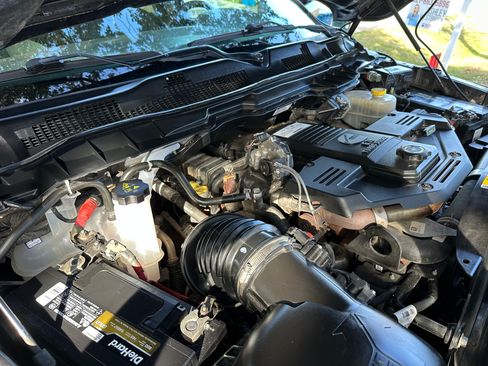 Used 2018 RAM 2500 Tradesman w/ Chrome Appearance Group image 16