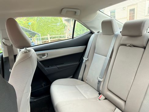 Used 2016 Toyota Corolla LE FWD image 9