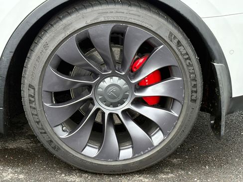 Used 2021 Tesla Model Y Performance image 12