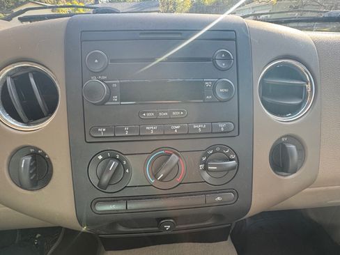 Used 2004 Ford F150 XLT image 17