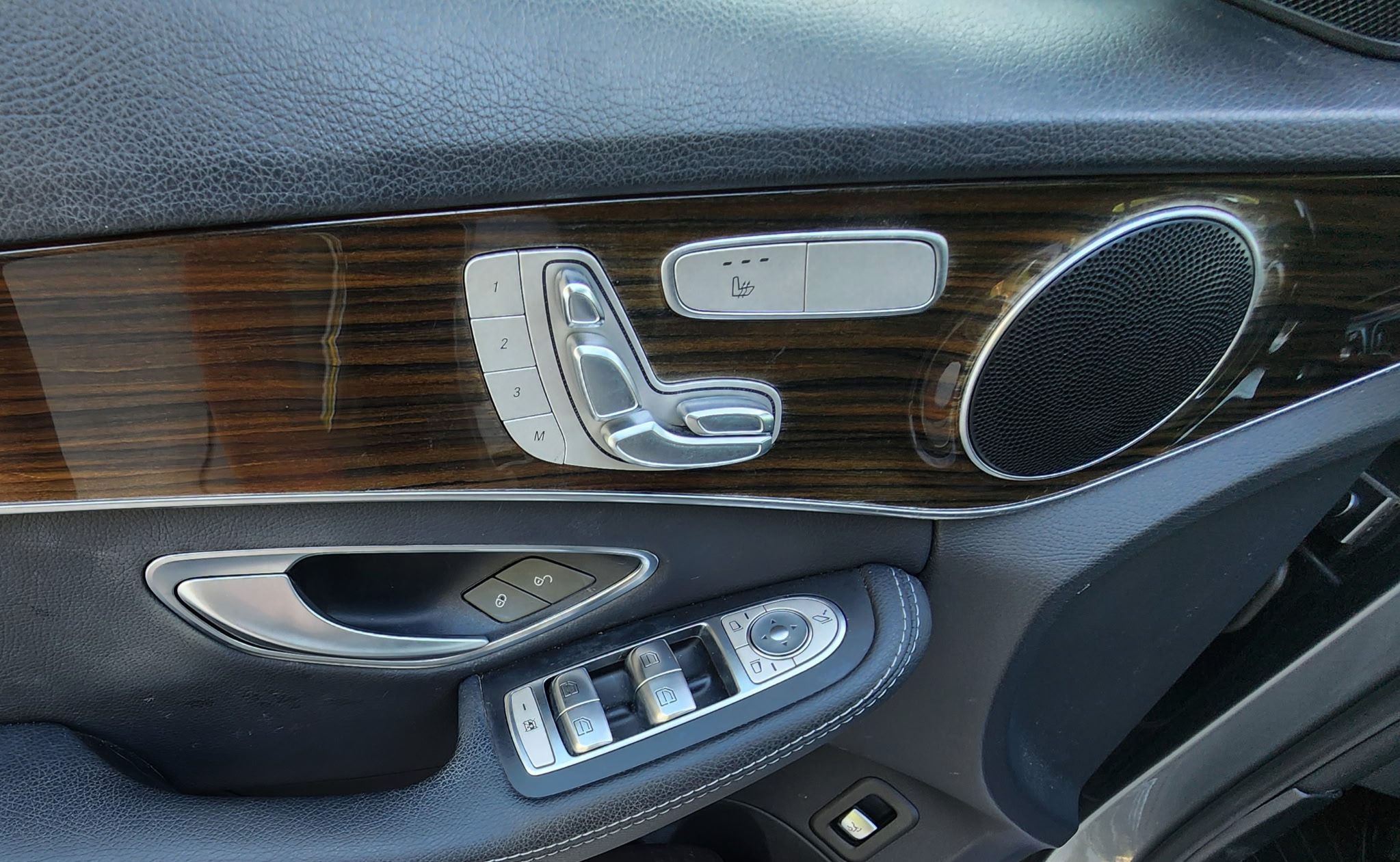Used 2018 Mercedes-Benz C 300 Sedan image 2