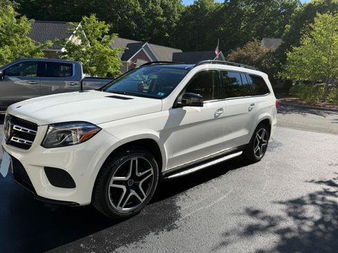 Used 2018 Mercedes-Benz GLS 550 4MATIC image 4
