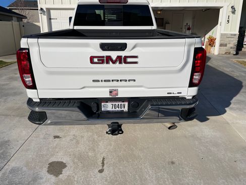 Used 2022 GMC Sierra 3500 SLE w/ SLE Value Package image 4