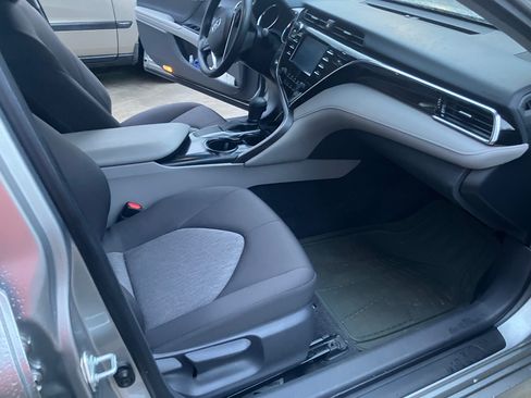 Used 2018 Toyota Camry LE w/ Moonroof Package image 9