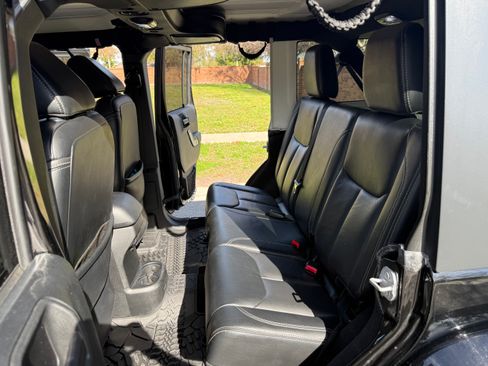 Used 2017 Jeep Wrangler Unlimited Sahara w/ Connectivity Group image 11